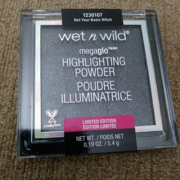 Black Sparkly Highlighting Powder